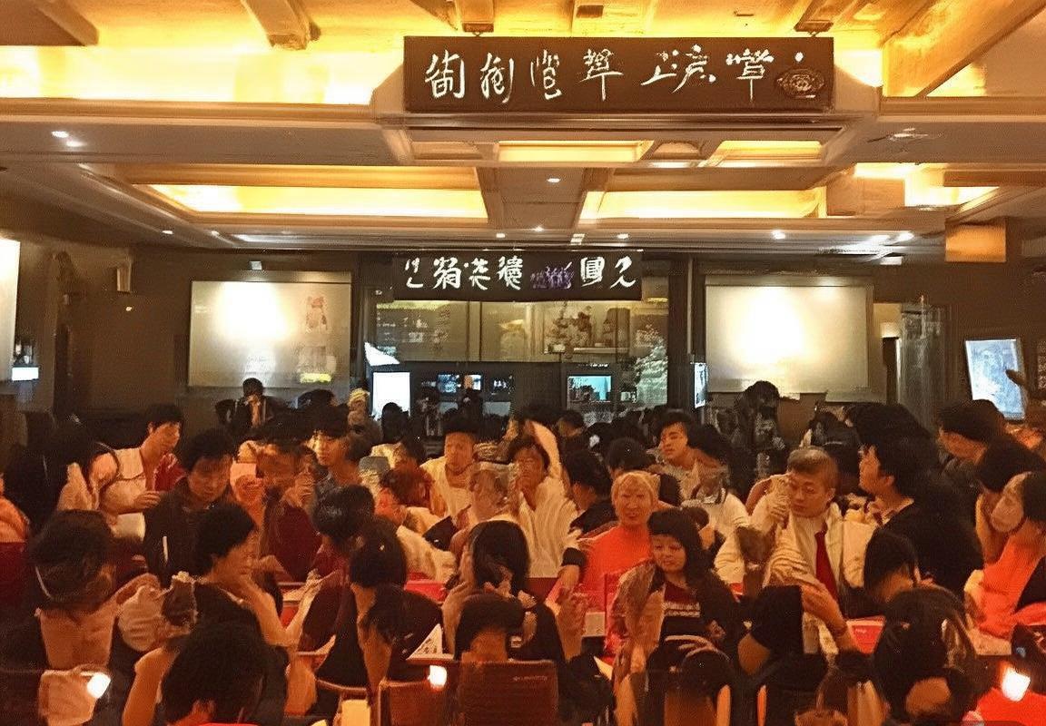 宇宙奥秘：极光与中子星的交相辉映与探索之旅(图1)